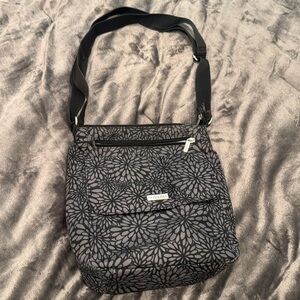 GUC Baggallini travel crossbody grey/black bag floral mandala type design